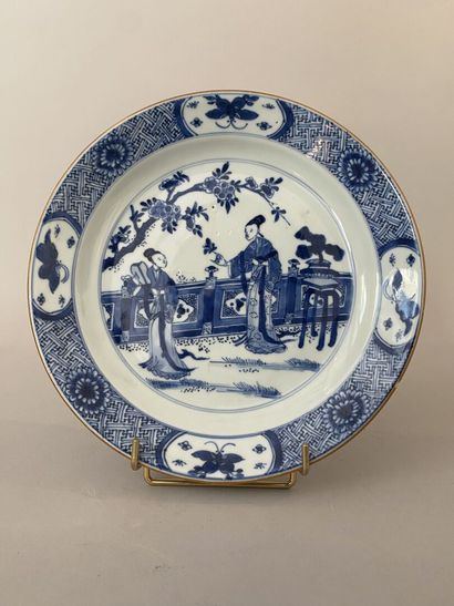 CHINE
Deux assiettes en porcelaine à décor...