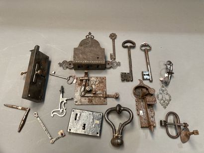 Un ensemble de ferronnerie comprenant des...