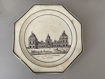 Trente et une assiettes octogonales en faïence...