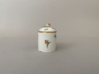 Dans le goût de MEISSEN
Pot à pommade en...