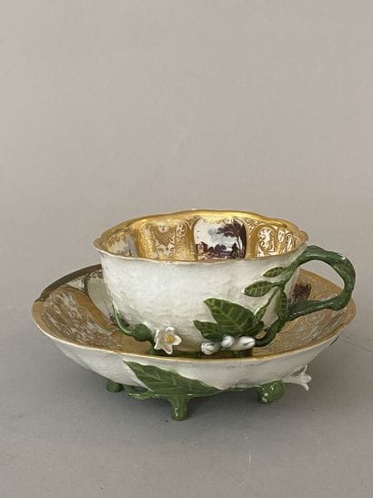 MEISSEN
Tasse à thé et sa soucoupe en porcelaine...