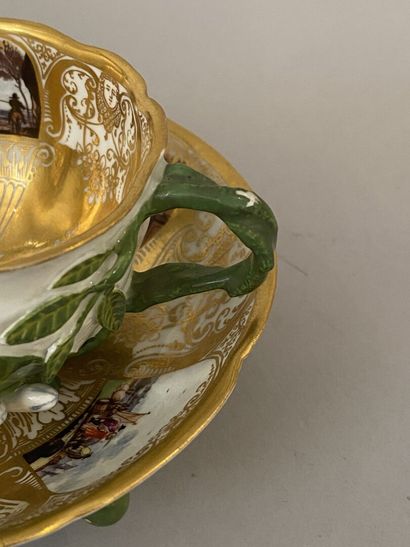 MEISSEN
Tasse à thé et sa soucoupe en porcelaine...