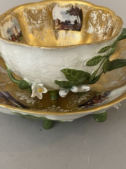 MEISSEN
Tasse à thé et sa soucoupe en porcelaine...
