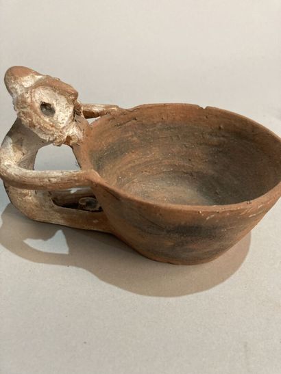 Ensemble d'éléments archéologique en terre...