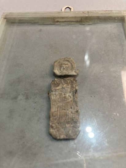 Idoles, plaques votives, têtes, et fragments...