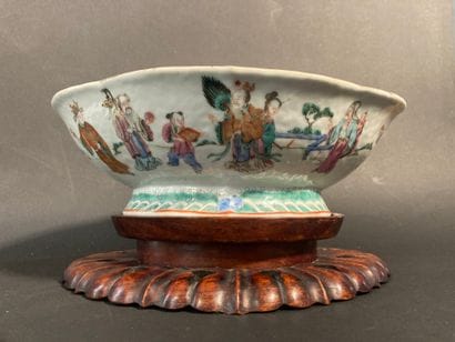 CHINE - XIXème siècle
Coupe en porcelaine...