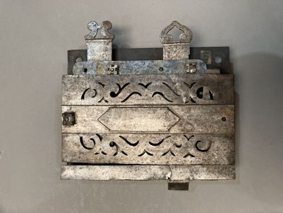 Deux éléments de serrurerie anciens en fer...