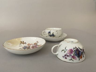 MEISSEN XVIIIème siècle :
Quatre tasses en...