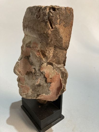 Tête de dignitaire
Bois sculpté avec polychromie
Provenant...