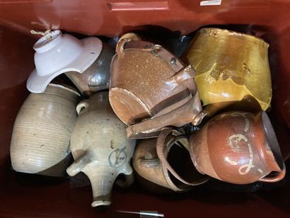 Mannette comprenant pichets, assiettes, coupes,...