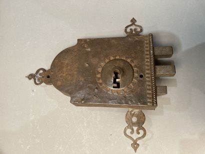 Deux éléments de serrurerie anciens en fer...