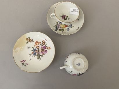 MEISSEN XVIIIème siècle :
Quatre tasses en...