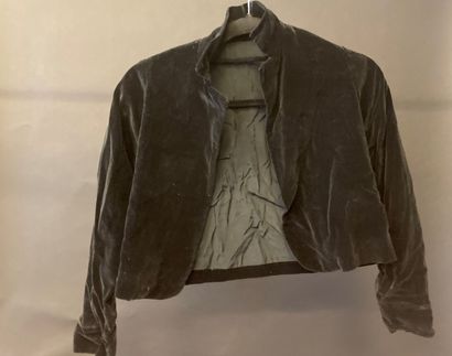 Eléments de costume d'une garde-robe bourgeoise,...