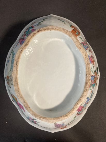 CHINE - XIXème siècle
Coupe en porcelaine...