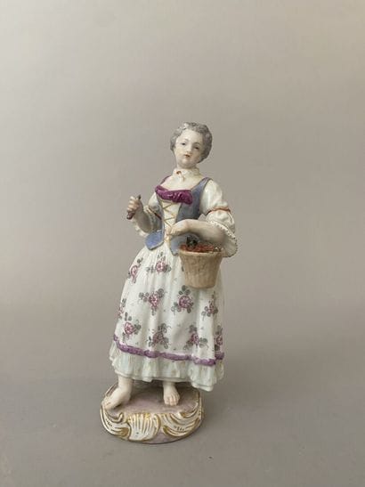 Lot composé de deux flacons couverts en porcelaine...