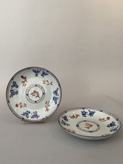 CHINE
Deux coupes en porcelaine en porcelaine...