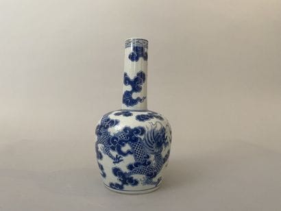 Chine pour le Vietnam
Vase de forme bouteille...