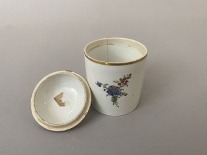 Dans le goût de MEISSEN
Pot à pommade en...