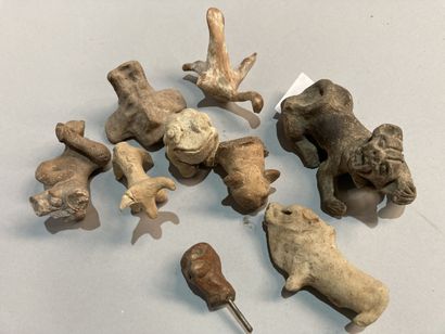 Neufs figurines d'animaux comprenant buffle,...
