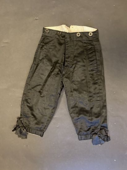 Eléments de costume d'une garde-robe bourgeoise,...