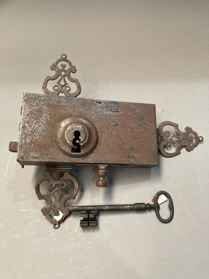 Importante serrure ancienne en métal avec...