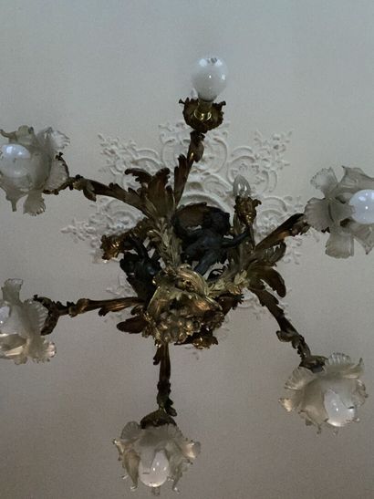 Chandelier with 10 lights in gilt bronze...