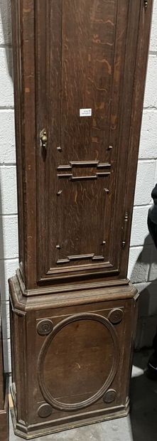 Floor clock in oak richly carved. 
Work in...