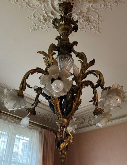 Chandelier with 10 lights in gilt bronze...