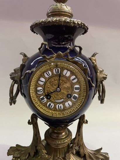 Gilt bronze mantel clock with flower garlands...