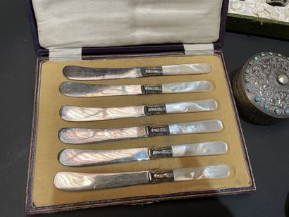 Lot of silver plated metal including: pourers,...