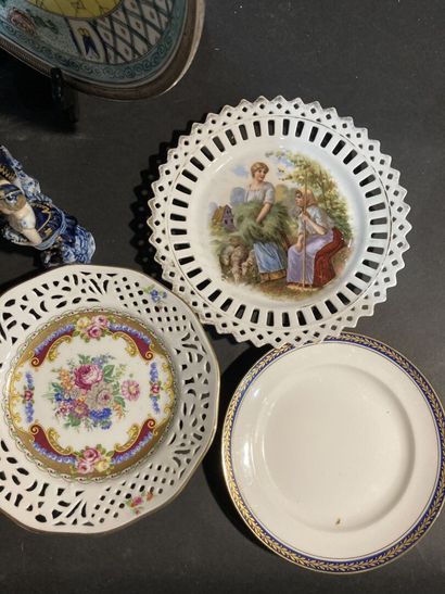 Lot of earthenware and porcelain: plates,...