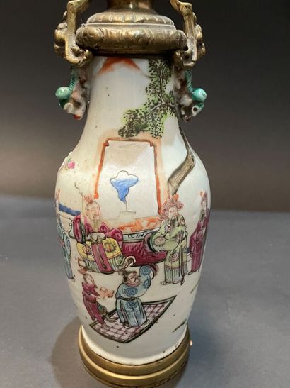 Chinese porcelain baluster vase decorated...