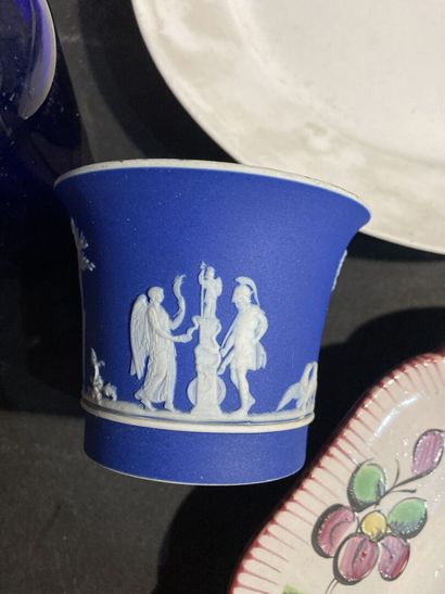 Lot of earthenware and porcelain: plates,...