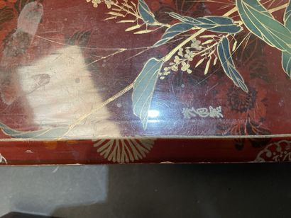 Lot including: a glove box and a Chinese...