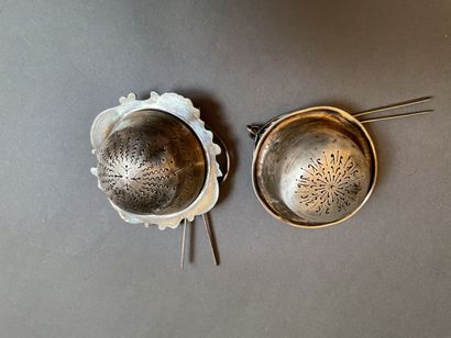 Silver lot including:

-8 dessert spoons...