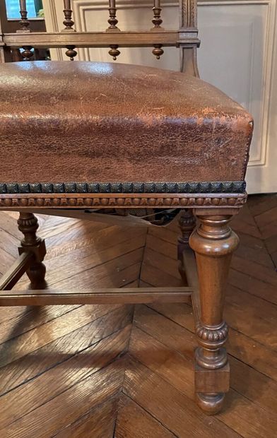 Pair of chairs in molded wood, the openwork...