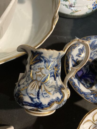 Lot of earthenware and porcelain: plates,...