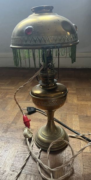 Strong lot of trinkets including a small...