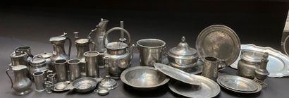 Important lot of pewter : dishes, bowls,...