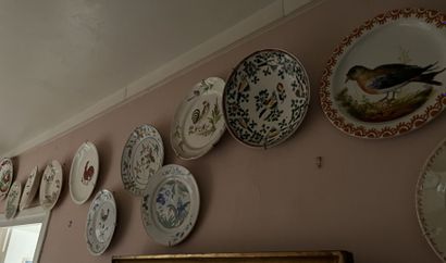 Strong set of modern decorative plates.