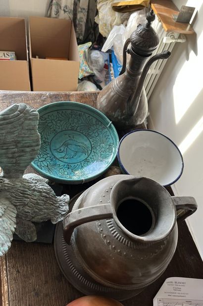 Strong lot of trinkets including a small...