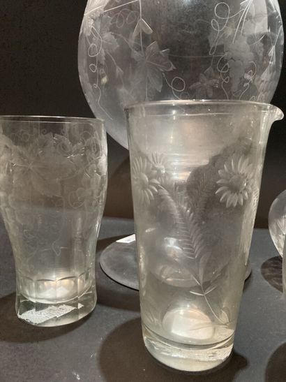 Lot of glassware including: vases, carafes,...