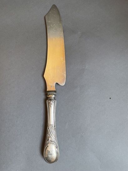 Silver lot including:

-8 dessert spoons...