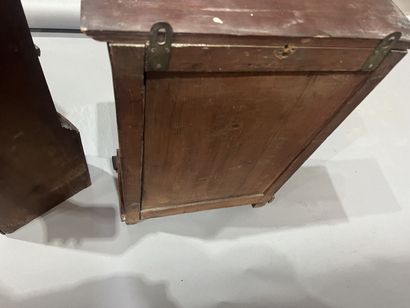 Corner in natural wood.
19th century period....