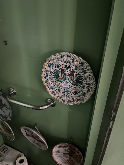 Strong set of modern decorative plates.