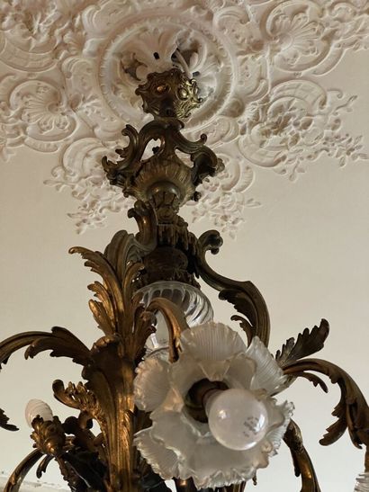 Chandelier with 10 lights in gilt bronze...