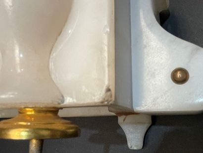 Clock in gilt metal and alabaster with a...