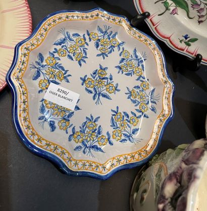 Lot of porcelain dishes including a part...