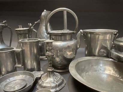Important lot of pewter : dishes, bowls,...