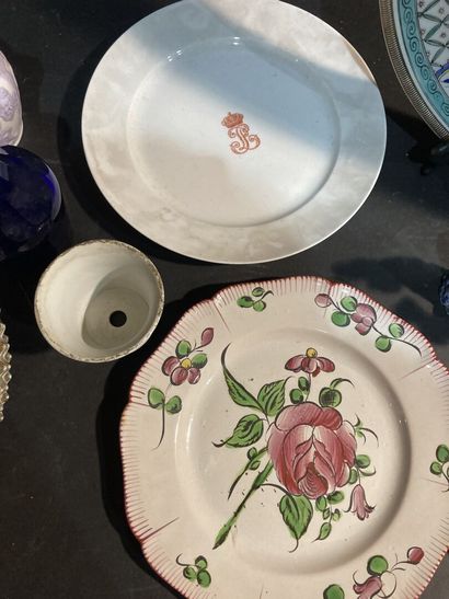 Lot of earthenware and porcelain: plates,...